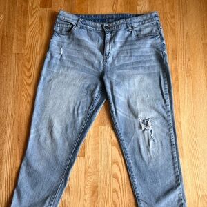 Chicos Platinum Skimmer Distressed Light  Stretch Ankle Jeans 38” X 25.75 “